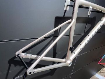 Specialized Tarmac SL8 SWORKS Frameset Frameset 2025 Road & Gravel usato, Grigio chiaro — immagine 2 di 9