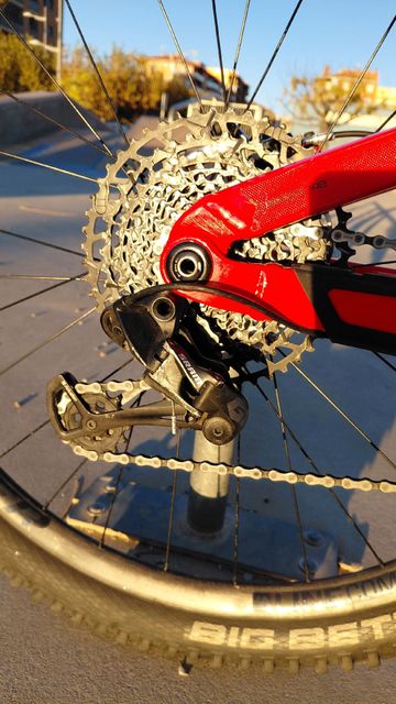 Used Trek Slash SRAM GX Eagle 2021 Mountainbike, Red — image 4 of 14