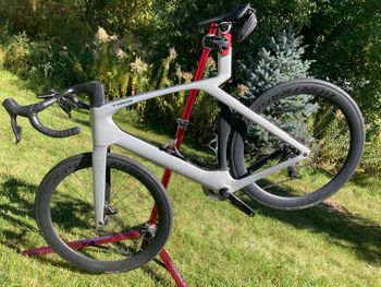 Used Trek Madone SLR 6 Gen 7 2024 Road & Gravel, Hellgrau — image 2 of 11