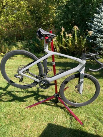 Used Trek Madone SLR 6 Gen 7 2024 Road & Gravel, Hellgrau — image 1 of 11