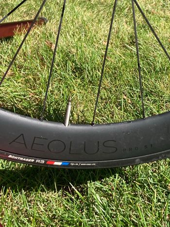 Used Trek Madone SLR 6 Gen 7 2024 Road & Gravel, Hellgrau — image 8 of 11