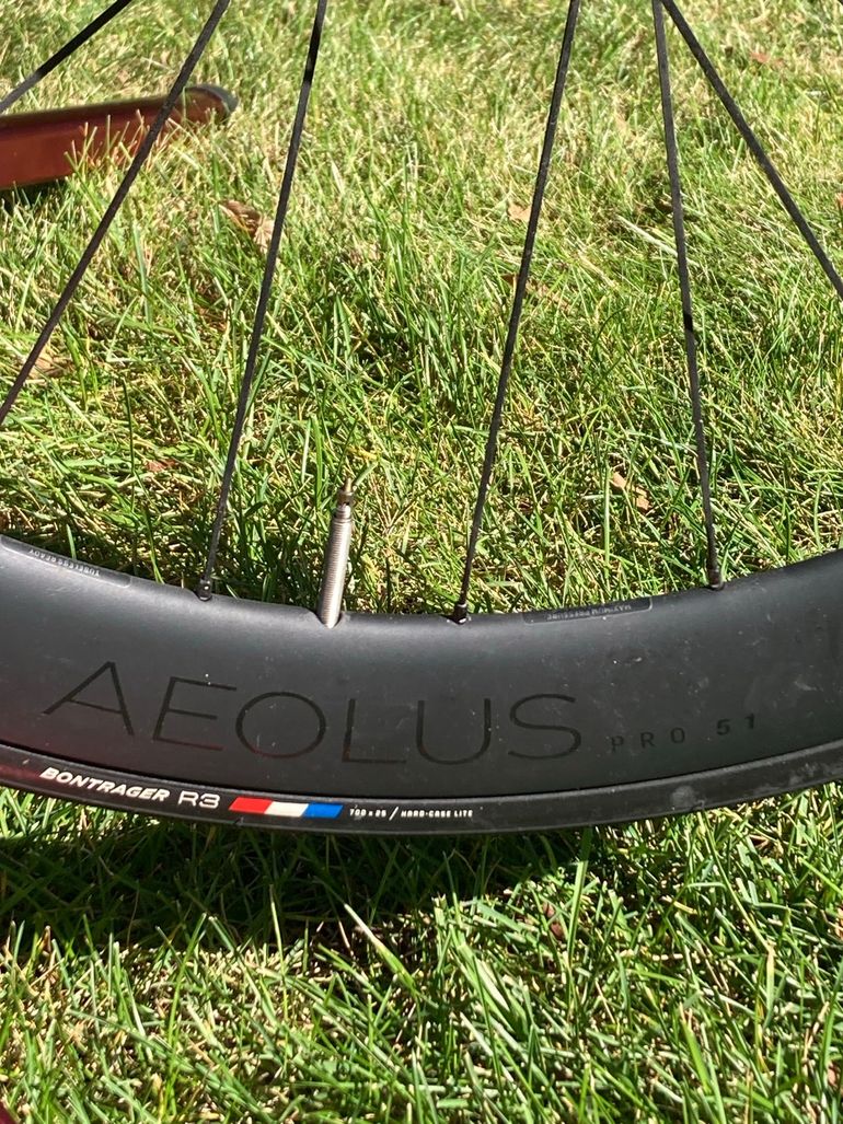 Used Trek Madone SLR 6 Gen 7 2024 Road & Gravel, Hellgrau — image 8 of 11