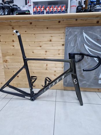 Used Scott Addict RC 40 2022 Frameset 2022 Road & Gravel — image 7 of 8