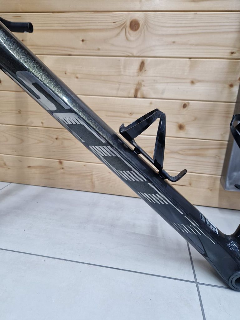 Used Scott Addict RC 40 2022 Frameset 2022 Road & Gravel — image 8 of 8