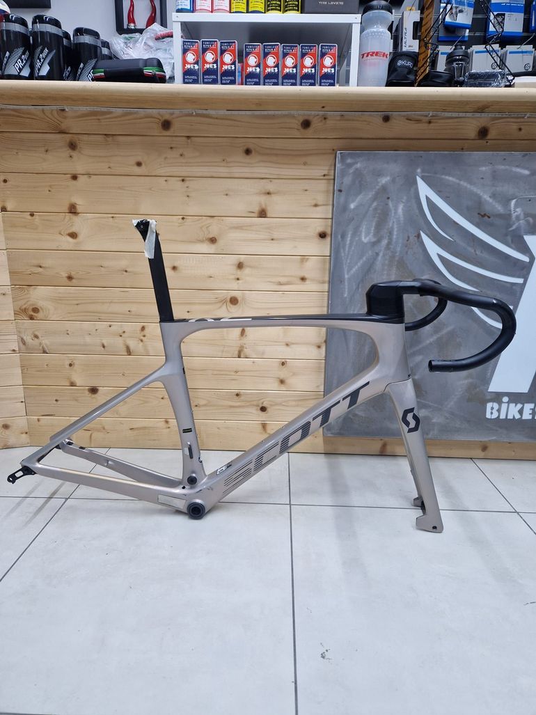 Used Scott Foil RC 30 2022 Frameset 2022 Road & Gravel, Light Gray — image 1 of 8