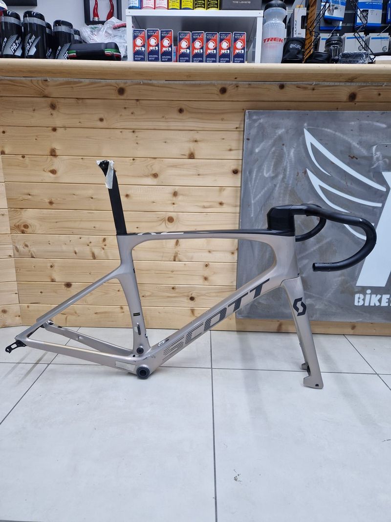 Used Scott Foil RC 30 2022 Frameset 2022 Road & Gravel, Light Gray — image 1 of 8