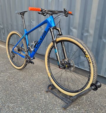 Focus RAVEN 8.9 2019 2019 Mountainbike de segunda mano, Azul — imagen 2 de 10