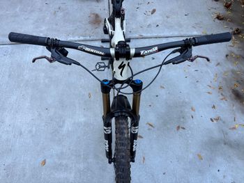 Used Specialized Stumpjumper EVO Pro 2022 2022 Mountainbike, White, 29 — image 3 of 7