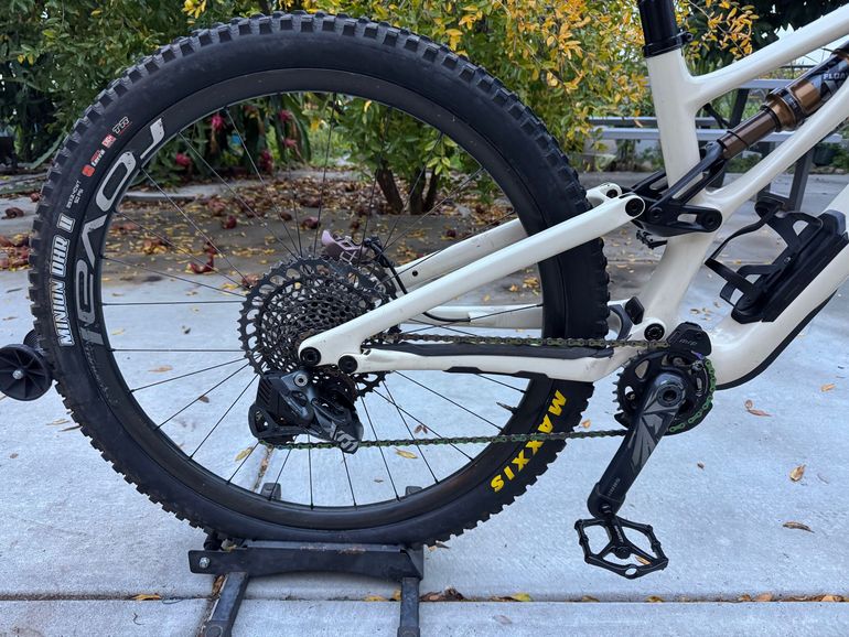 Used Specialized Stumpjumper EVO Pro 2022 2022 Mountainbike, White, 29 — image 5 of 7