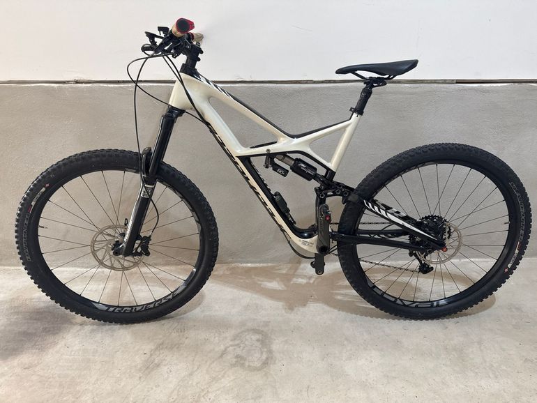 Used Specialized Enduro Expert Carbon 2014 2014 Mountainbike, White, 26 — image 2 of 3