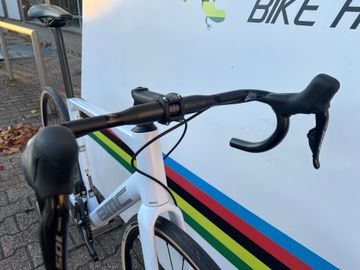 Used BMC Roadmachine FOUR 2024 2024 Road & Gravel, White — image 6 of 7