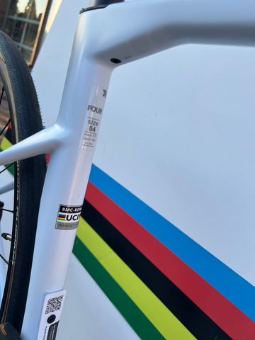 Used BMC Roadmachine FOUR 2024 2024 Road & Gravel, White — image 4 of 7