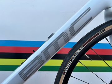 Used BMC Roadmachine FOUR 2024 2024 Road & Gravel, White — image 5 of 7