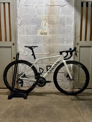 Used Canyon Ultimate CF SLX 8 AXS 2025 2025 Road & Gravel, White — image 1 of 18