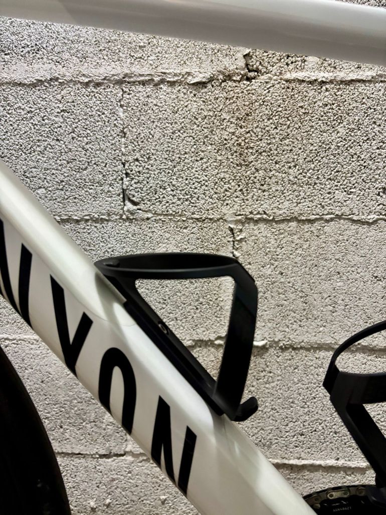 Used Canyon Ultimate CF SLX 8 AXS 2025 2025 Road & Gravel, White — image 11 of 18