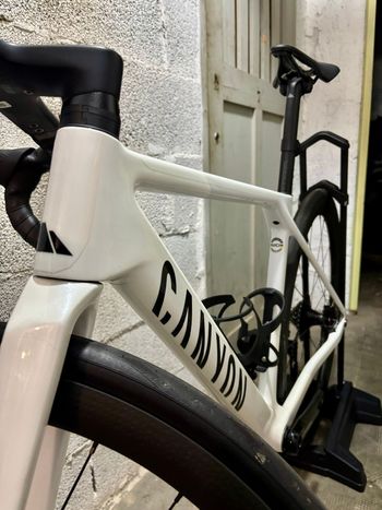 Used Canyon Ultimate CF SLX 8 AXS 2025 2025 Road & Gravel, White — image 13 of 18
