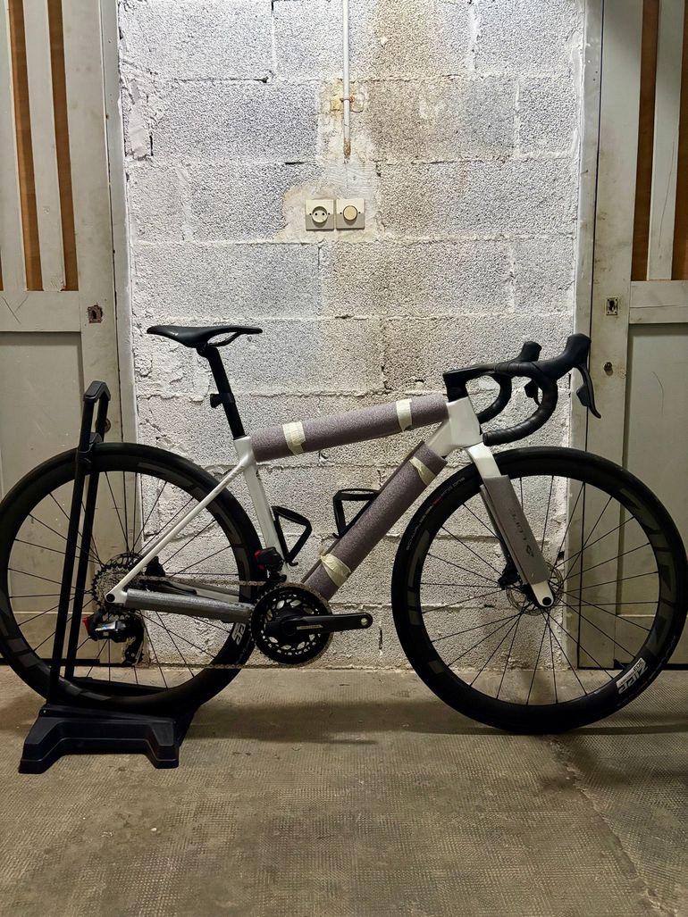 Used Canyon Ultimate CF SLX 8 AXS 2025 2025 Road & Gravel, White — image 18 of 18