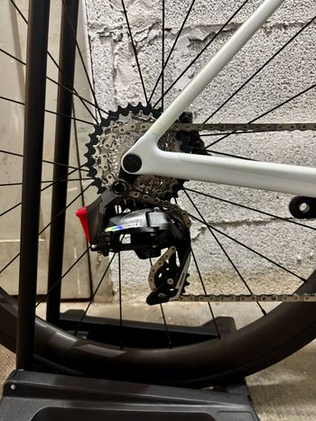 Used Canyon Ultimate CF SLX 8 AXS 2025 2025 Road & Gravel, White — image 4 of 18
