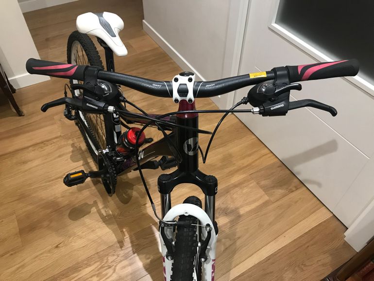 Used Giant Enchant 2 (2015) 2014 2014 Mountainbike, Black, 26 — image 3 of 8