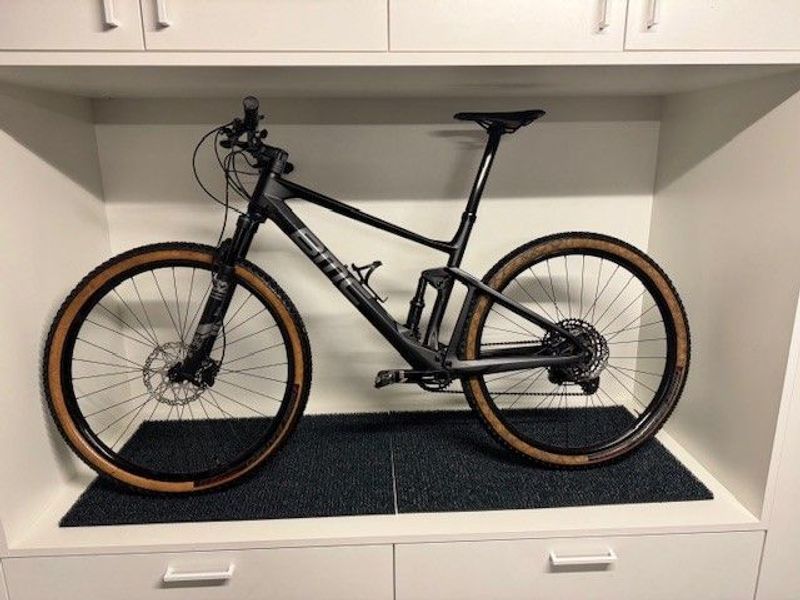 Used BMC Fourstroke 01 THREE 2020 2020 Mountainbike, Black, 29 — image 1 of 5