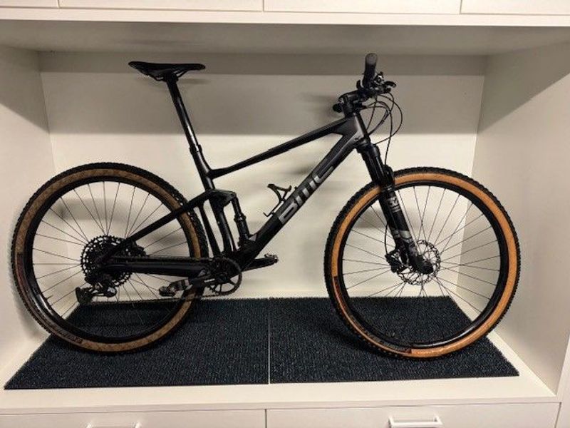Used BMC Fourstroke 01 THREE 2020 2020 Mountainbike, Black, 29 — image 4 of 5