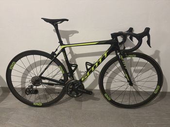 Scott, Addict 10 2017