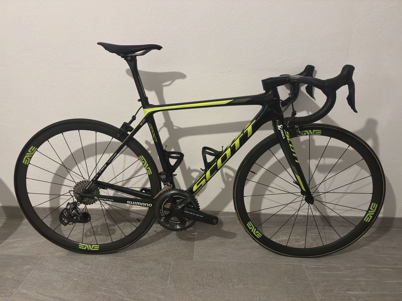 Tweedehands Scott Addict 10 2017 2017 Road & Gravel
