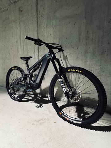 Used Norco Range VLT A1 2023 2023 Mountainbike, Light Gray, 29 — image 3 of 12