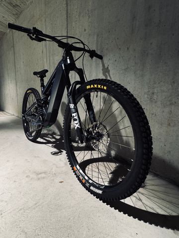 Used Norco Range VLT A1 2023 2023 Mountainbike, Light Gray, 29 — image 2 of 12