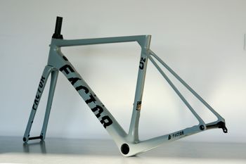Used Factor O2 2023 Frameset 2023 Road & Gravel, Gris claro — image 8 of 12