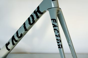 Used Factor O2 2023 Frameset 2023 Road & Gravel, Gris claro — image 4 of 12