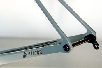 Used Factor O2 2023 Frameset 2023 Road & Gravel, Gris claro — image 9 of 12