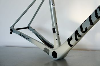 Used Factor O2 2023 Frameset 2023 Road & Gravel, Gris claro — image 3 of 12