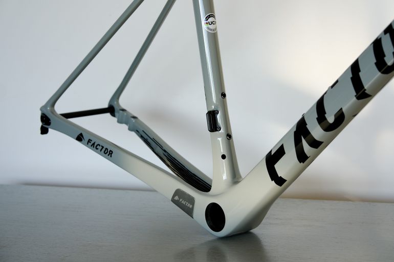 Used Factor O2 2023 Frameset 2023 Road & Gravel, Gris claro — image 3 of 12