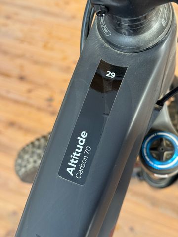Brugt Rocky Mountain Altitude Carbon 70 2022 2022 Mountainbike — billede 3 af 8