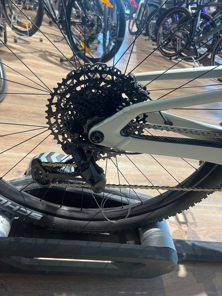 Used Scott Spark 950 2024 2024 Mountainbike, Weiß, 29 — image 3 of 4