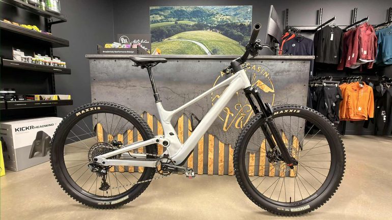 Used Scott Genius 940 2023 2023 Mountainbike, Light Gray, 29 — image 1 of 3