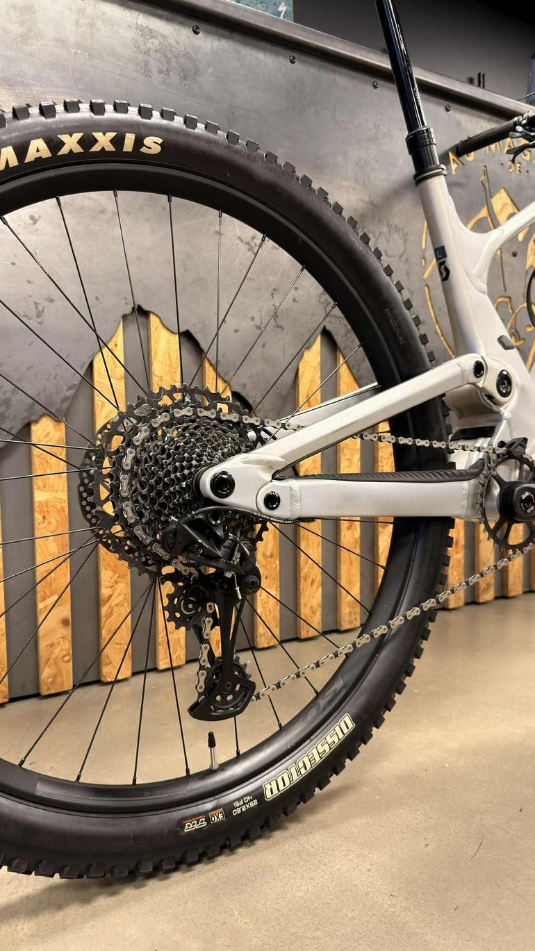Used Scott Genius 940 2023 2023 Mountainbike, Light Gray, 29 — image 3 of 3