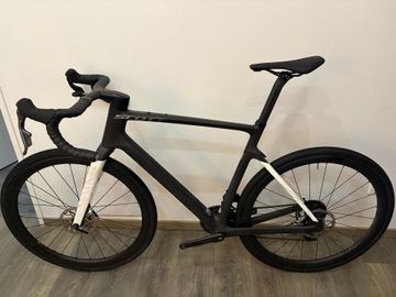Brugt Scott Addict RC Tuned 2024 Road & Gravel — billede 2 af 8