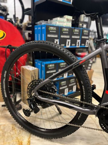 Atala B-CROSS 2025 Mountainbike de segunda mano, Gris claro — imagen 10 de 12