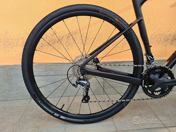 Brugt Giant Revolt Advanced 3 2024 Road & Gravel — billede 3 af 5