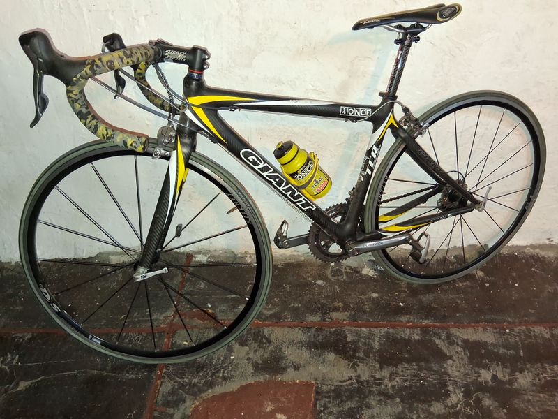Used Giant 2003 2003 Road & Gravel, Black — image 1 of 12