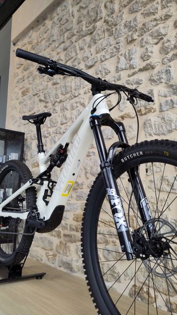 Used Specialized LEVO SL 2 COMP CARBON 2022 Mountainbike, White — image 2 of 4