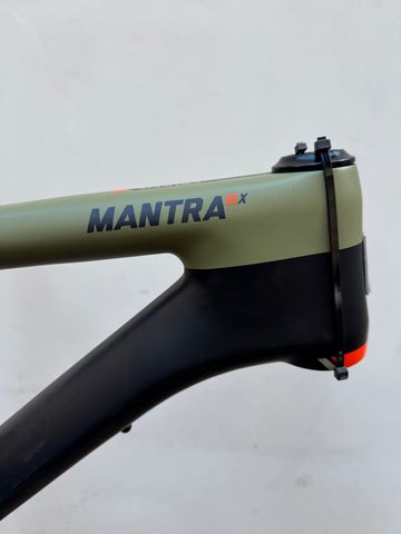 Saracen Mantra CX 2022 Mountainbike usato, Grigio chiaro — immagine 3 di 15