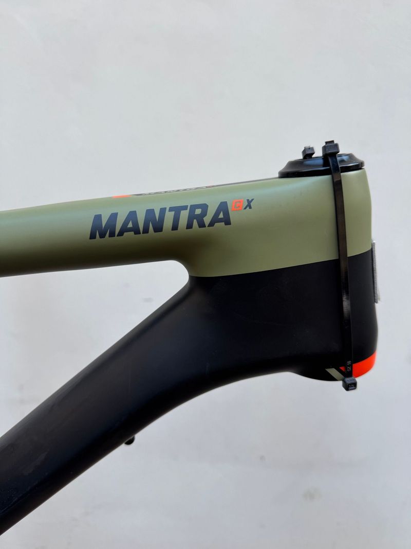 Saracen Mantra CX 2022 Mountainbike usato, Grigio chiaro — immagine 3 di 15