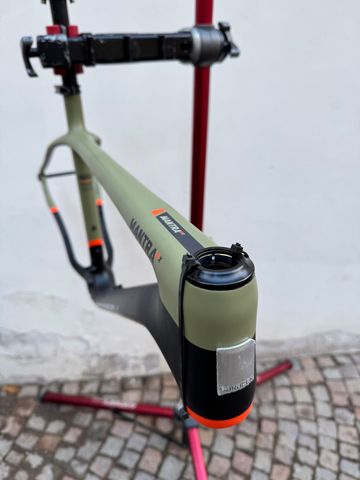 Saracen Mantra CX 2022 Mountainbike usato, Grigio chiaro — immagine 12 di 15