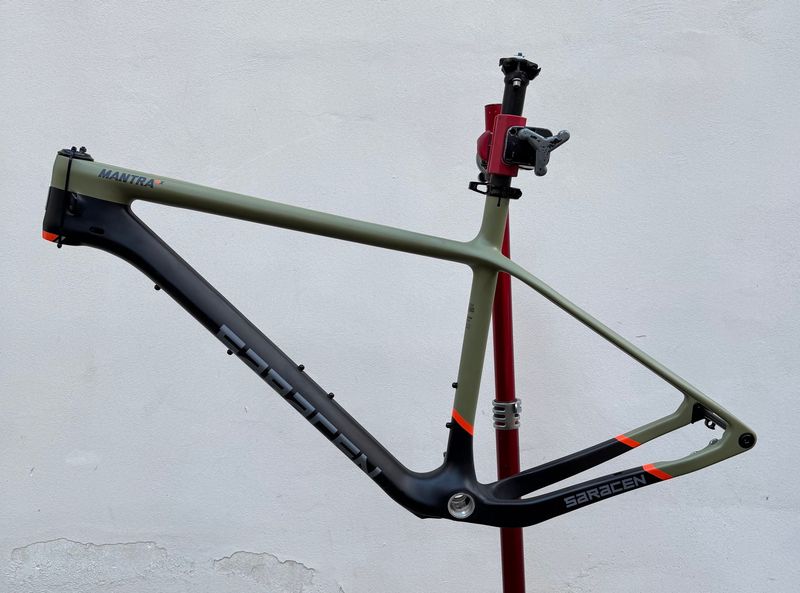 Saracen Mantra CX 2022 Mountainbike usato, Grigio chiaro — immagine 2 di 15