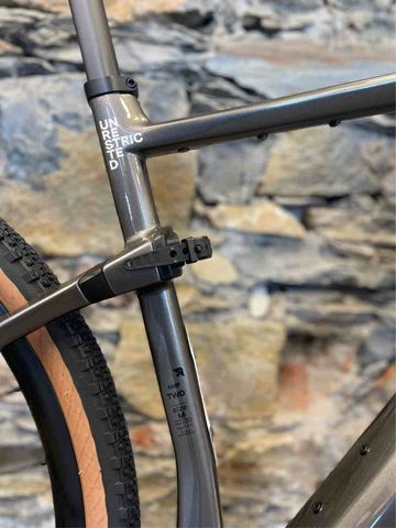 Used BMC URS AMP TWO 2025 Road & Gravel, Light Gray — image 4 of 6