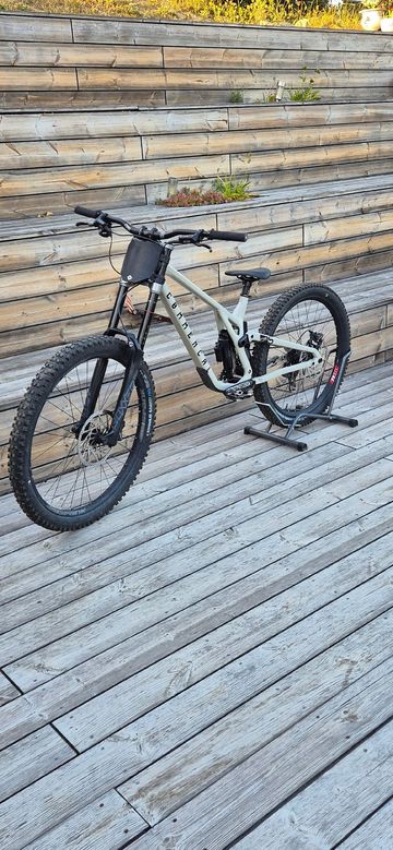 Brugt Commencal Supreme Ride Chalk 2025 Mountainbike — billede 1 af 11