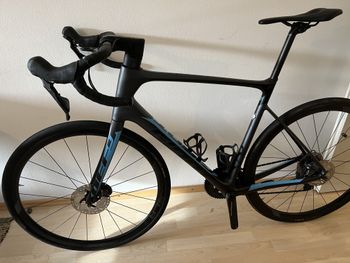 Used Giant Defy Advanced Pro 2 2020 Road & Gravel, Black — image 1 of 7